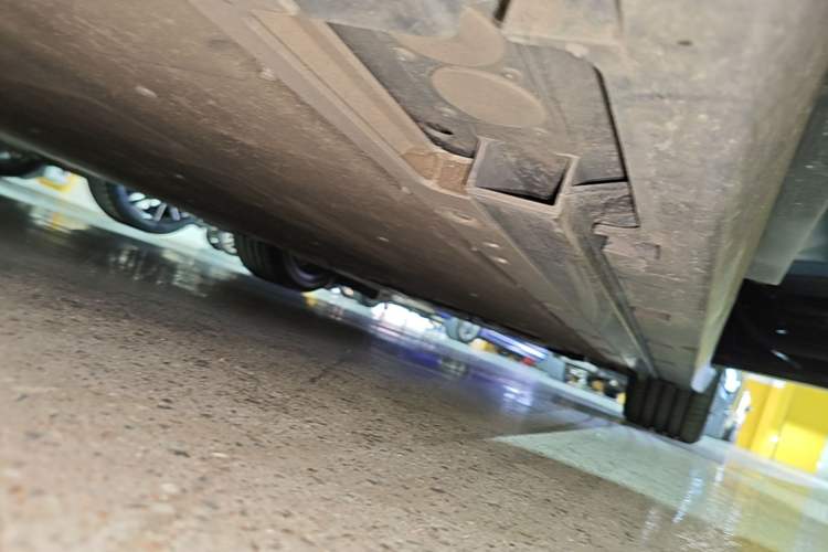 Used Zeekr 007 2025 Long-Range Rear-Wheel-Drive Intelligent Driving Version 100 kWh Right Side Sill