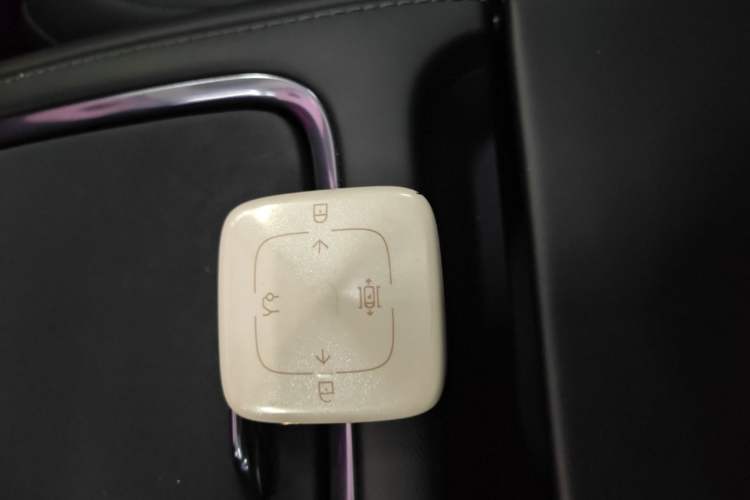 Used Zeekr 007 2025 Long-Range Rear-Wheel-Drive Intelligent Driving Version 100 kWh Vehicle Key