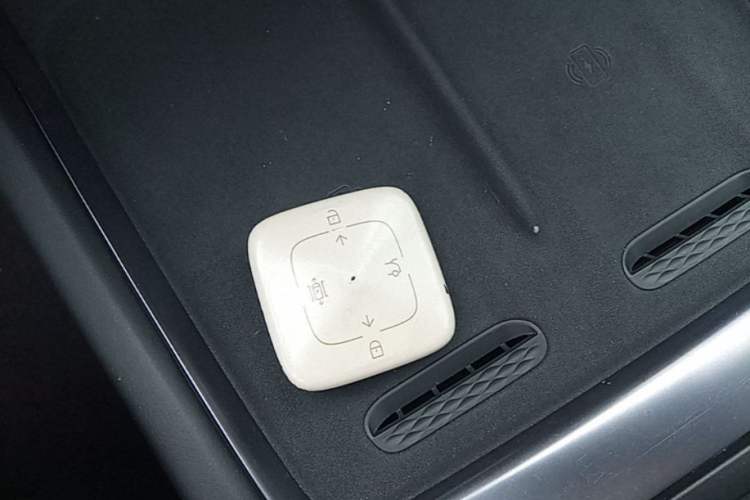 Used Zeekr 007 2025 Long-Range Rear-Wheel-Drive Intelligent Driving Version 100 kWh Vehicle Key
