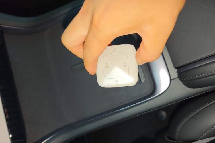 Used Zeekr 007 2025 Long-Range Rear-Wheel-Drive Intelligent Driving Version 100 kWh Vehicle Key
