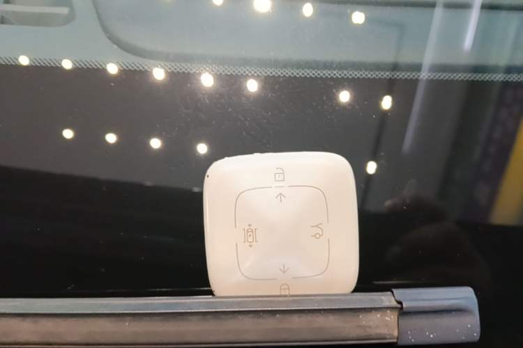 Used Zeekr 007 2025 Long-Range Rear-Wheel-Drive Intelligent Driving Version 100 kWh Vehicle Key