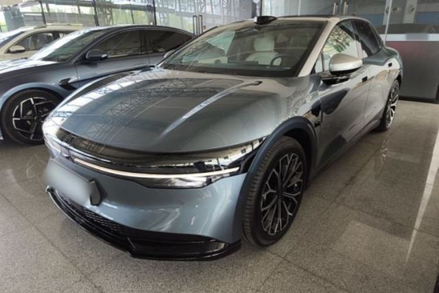 Zeekr 007 2025 Four-Wheel Drive Intelligent Driving Version 75 kWh с пробегом