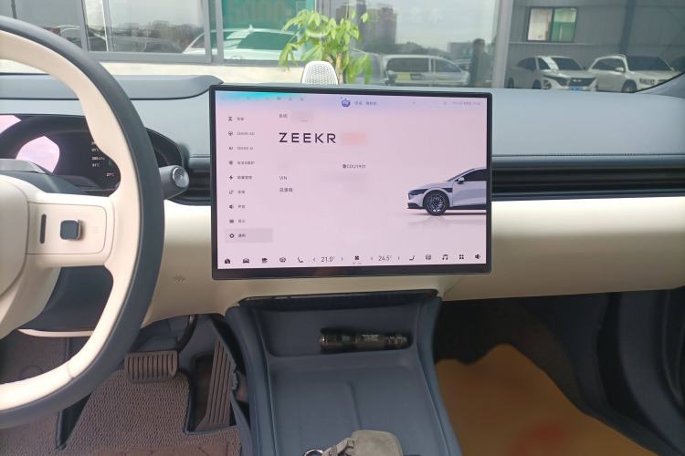 Used Zeekr 007 2025 Long-Range Rear-Wheel-Drive Intelligent Driving Version 100 kWh Audio And AC Panel