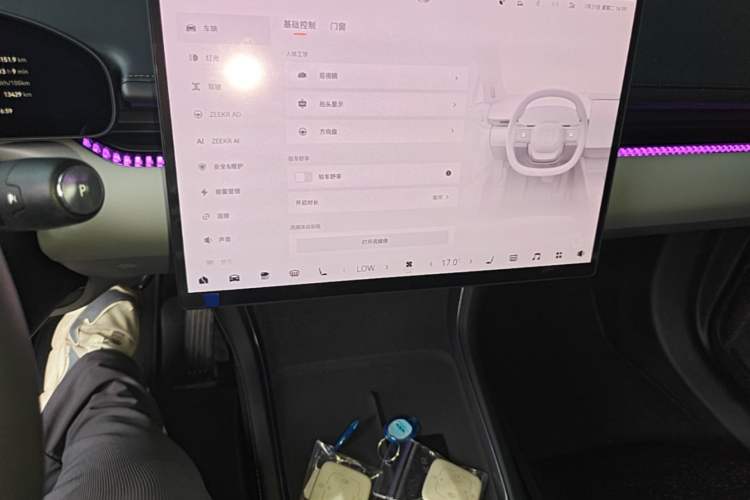 Used Zeekr 007 2025 Long-Range Rear-Wheel-Drive Intelligent Driving Version 100 kWh Audio And AC Panel