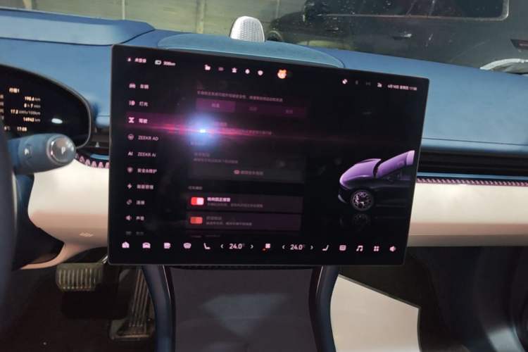 Used Zeekr 007 2025 Long-Range Rear-Wheel-Drive Intelligent Driving Version 100 kWh Audio And AC Panel