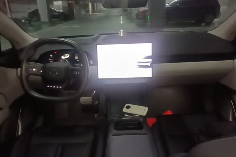 Used Zeekr 007 2025 Long-Range Rear-Wheel-Drive Intelligent Driving Version 100 kWh Center Console