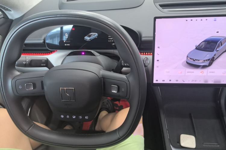 Used Zeekr 007 2025 Long-Range Rear-Wheel-Drive Intelligent Driving Version 100 kWh Center Console