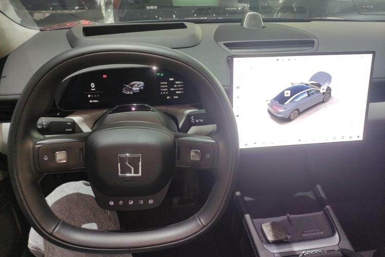 Used Zeekr 007 2025 Long-Range Rear-Wheel-Drive Intelligent Driving Version 100 kWh Center Console