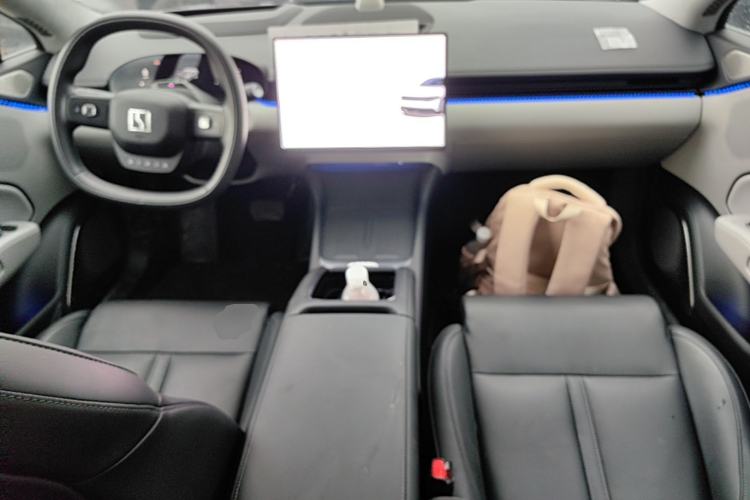 Used Zeekr 007 2025 Long-Range Rear-Wheel-Drive Intelligent Driving Version 100 kWh Center Console