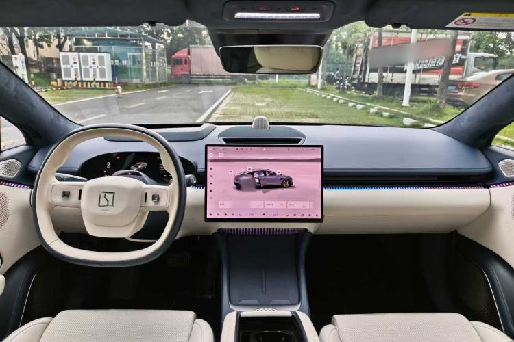 Used Zeekr 007 2025 Long-Range Rear-Wheel-Drive Intelligent Driving Version 100 kWh Center Console