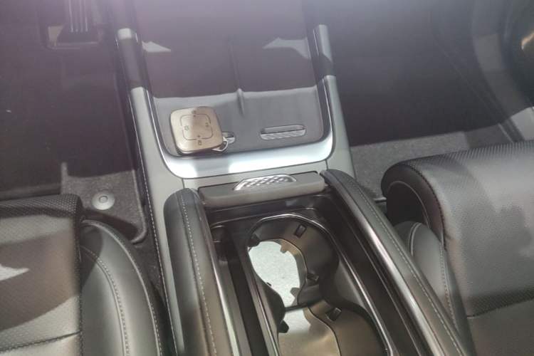 Used Zeekr 007 2025 Long-Range Rear-Wheel-Drive Intelligent Driving Version 100 kWh Gear Lever