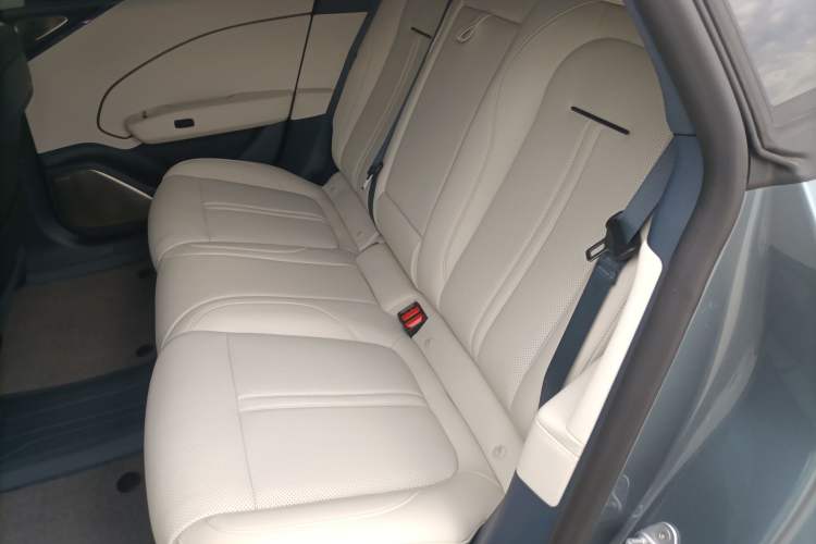 Used Zeekr 007 2025 Long-Range Rear-Wheel-Drive Intelligent Driving Version 100 kWh Interior 2