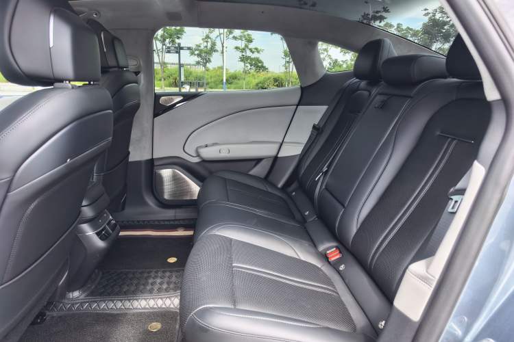 Used Zeekr 007 2025 Rear-Drive Intelligent Driving Version 75 kWh Interior 3