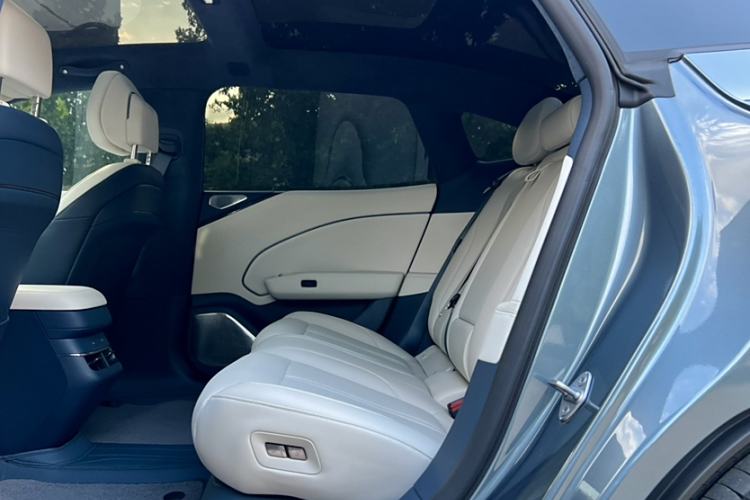 Used Zeekr 007 2025 Long-Range Rear-Wheel-Drive Intelligent Driving Version 100 kWh Interior 6