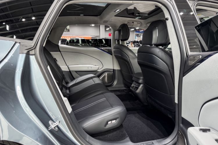 Used Zeekr 007 2025 Rear-Drive Intelligent Driving Version 75 kWh Interior 6