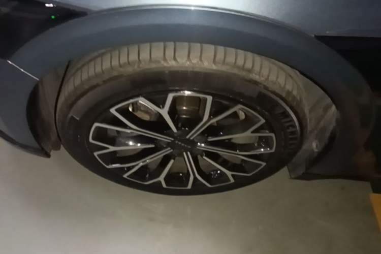 Used Zeekr 007 2025 Long-Range Rear-Wheel-Drive Intelligent Driving Version 100 kWh Left Front Wheel Hub