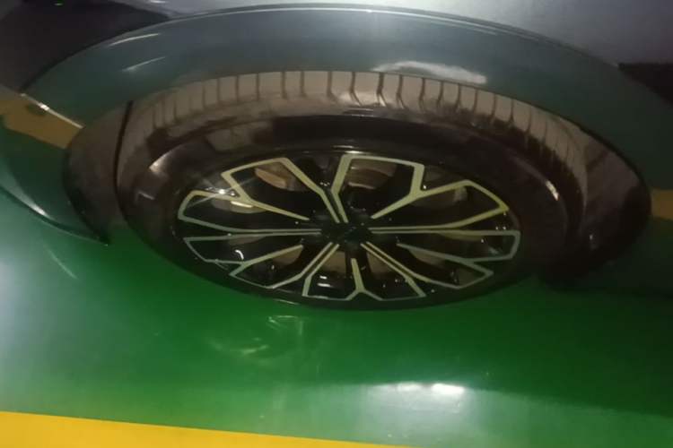 Used Zeekr 007 2025 Long-Range Rear-Wheel-Drive Intelligent Driving Version 100 kWh Left Front Wheel Hub