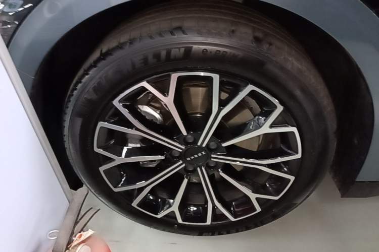 Used Zeekr 007 2025 Rear-Drive Intelligent Driving Version 75 kWh Left Front Wheel Hub