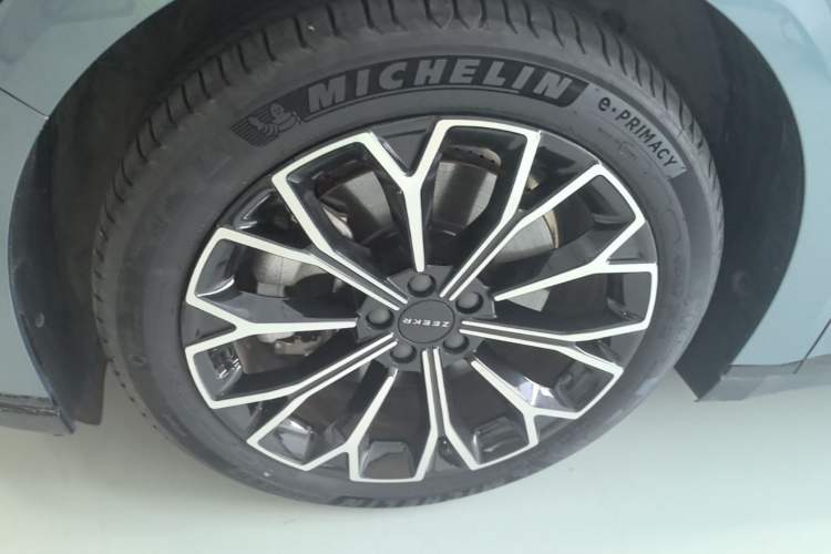 Used Zeekr 007 2025 Long-Range Rear-Wheel-Drive Intelligent Driving Version 100 kWh Left Front Wheel Hub