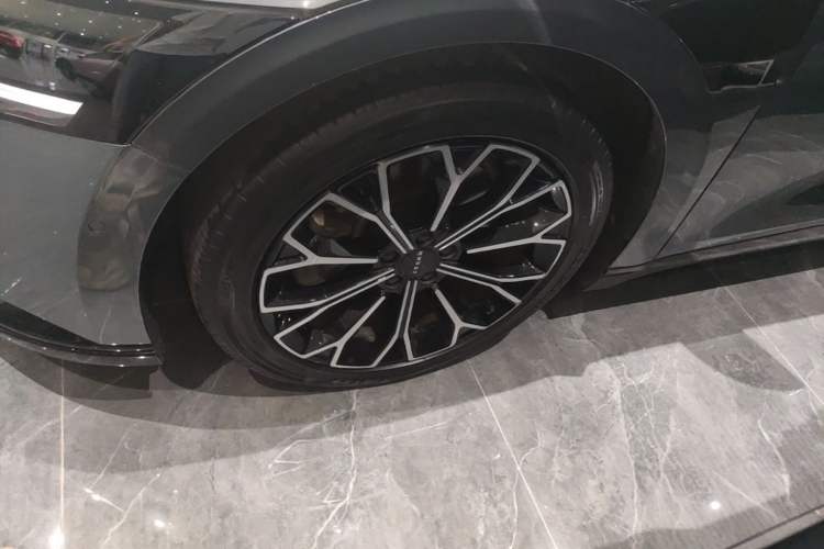 Used Zeekr 007 2025 Long-Range Rear-Wheel-Drive Intelligent Driving Version 100 kWh Left Front Wheel Hub