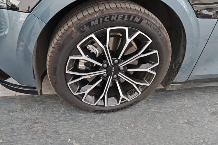 Used Zeekr 007 2025 Rear-Drive Intelligent Driving Version 75 kWh Left Front Wheel Hub