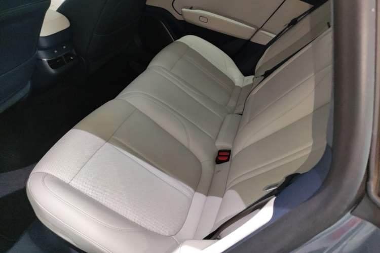 Used Zeekr 007 2025 Rear-Drive Intelligent Driving Version 75 kWh Left Rear Seat
