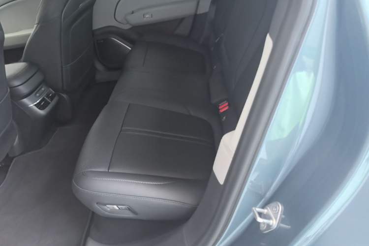 Used Zeekr 007 2025 Long-Range Rear-Wheel-Drive Intelligent Driving Version 100 kWh Left Rear Seat