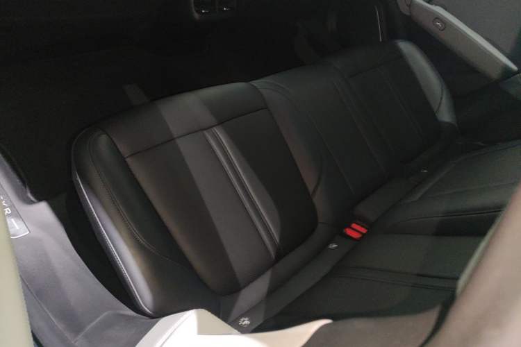 Used Zeekr 007 2025 Long-Range Rear-Wheel-Drive Intelligent Driving Version 100 kWh Left Rear Seat