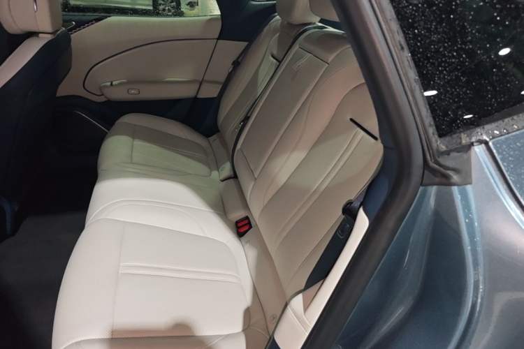 Used Zeekr 007 2025 Long-Range Rear-Wheel-Drive Intelligent Driving Version 100 kWh Left Rear Seat