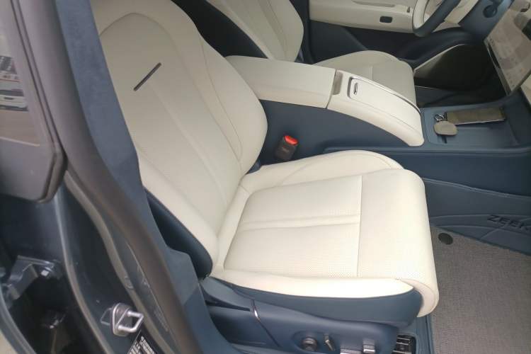 Used Zeekr 007 2025 Long-Range Rear-Wheel-Drive Intelligent Driving Version 100 kWh Right Front Seat