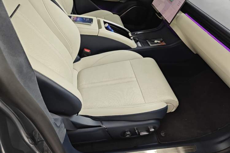 Used Zeekr 007 2025 Rear-Drive Intelligent Driving Version 75 kWh Right Front Seat