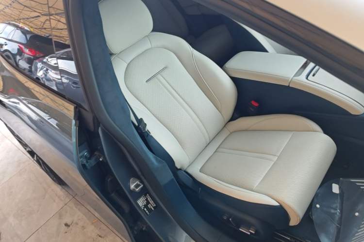 Used Zeekr 007 2025 Rear-Drive Intelligent Driving Version 75 kWh Right Front Seat