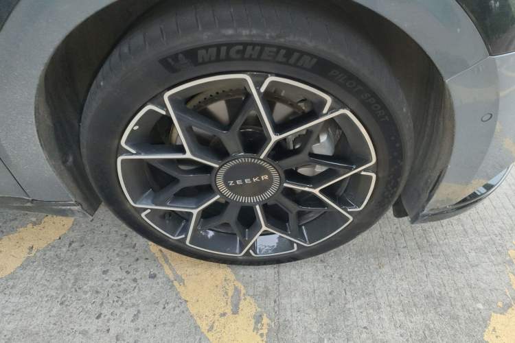 Used Zeekr 007 2025 Rear-Drive Intelligent Driving Version 75 kWh Right Front Wheel Hub