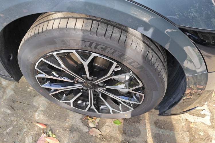 Used Zeekr 007 2025 Rear-Drive Intelligent Driving Version 75 kWh Right Front Wheel Hub