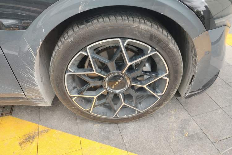 Used Zeekr 007 2025 Rear-Drive Intelligent Driving Version 75 kWh Right Front Wheel Hub