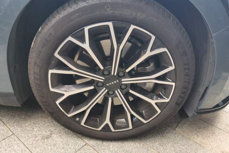 Used Zeekr 007 2025 Rear-Drive Intelligent Driving Version 75 kWh Right Front Wheel Hub