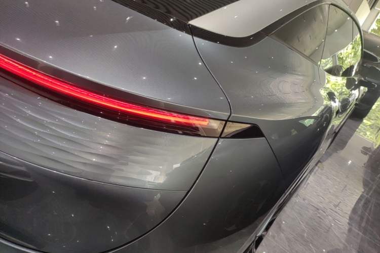 Used Zeekr 007 2025 Long-Range Rear-Wheel-Drive Intelligent Driving Version 100 kWh Right Rear Taillight