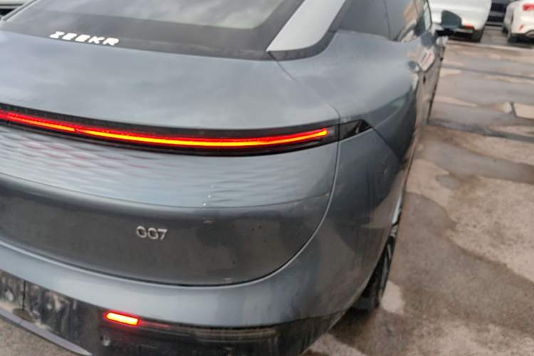 Used Zeekr 007 2025 Long-Range Rear-Wheel-Drive Intelligent Driving Version 100 kWh Right Rear Taillight