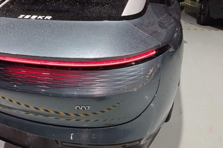 Used Zeekr 007 2025 Long-Range Rear-Wheel-Drive Intelligent Driving Version 100 kWh Right Rear Taillight