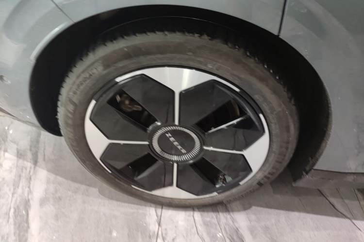 Used Zeekr 007 2025 Rear-Drive Intelligent Driving Version 75 kWh Right Rear Wheel Hub