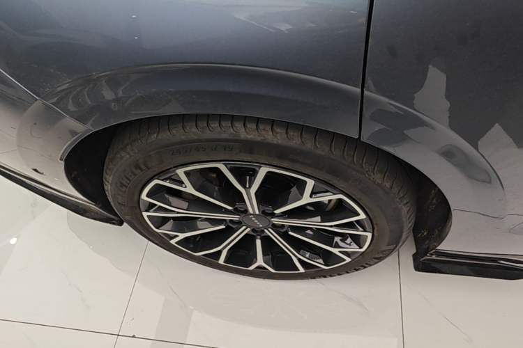 Used Zeekr 007 2025 Rear-Drive Intelligent Driving Version 75 kWh Right Rear Wheel Hub