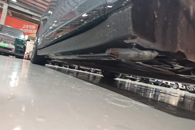 Used Zeekr 007 2025 Long-Range Rear-Wheel-Drive Intelligent Driving Version 100 kWh Right Side Sill