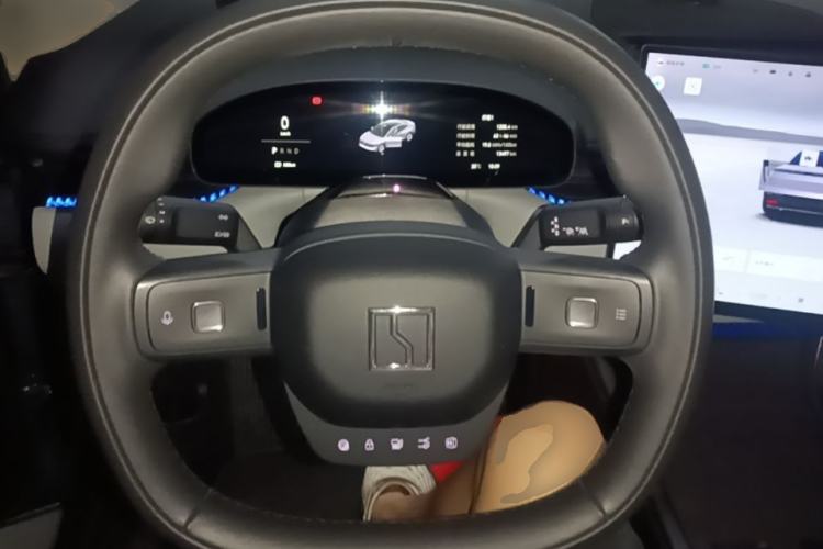 Used Zeekr 007 2025 Long-Range Rear-Wheel-Drive Intelligent Driving Version 100 kWh Steering Wheel