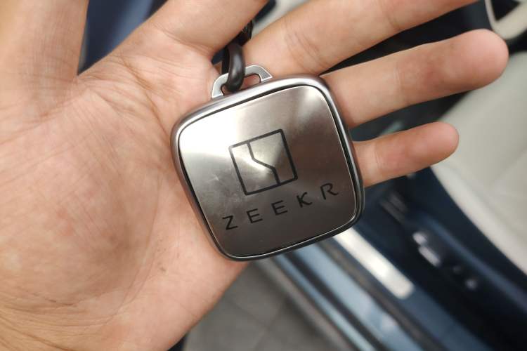 Used Zeekr 007 2025 Rear-Drive Intelligent Driving Version 75 kWh Vehicle Key