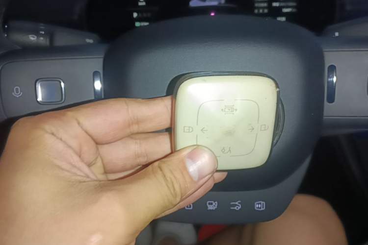 Used Zeekr 007 2025 Long-Range Rear-Wheel-Drive Intelligent Driving Version 100 kWh Vehicle Key