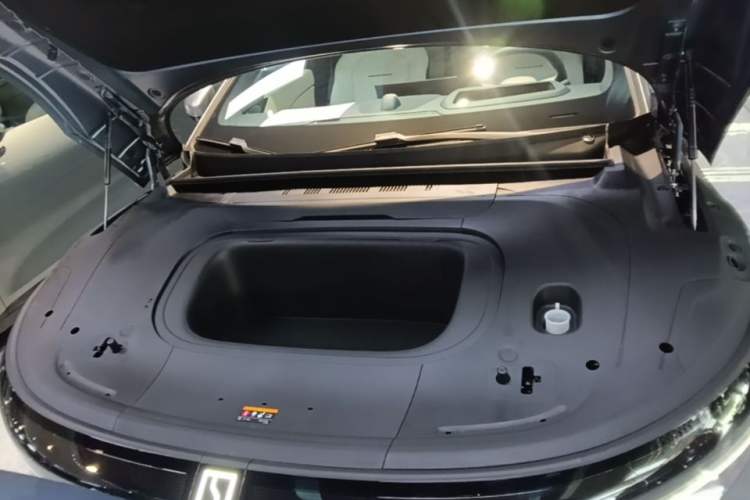 Used Zeekr 007 2025 Long-Range Rear-Wheel-Drive Intelligent Driving Version 100 kWh Engine Bay