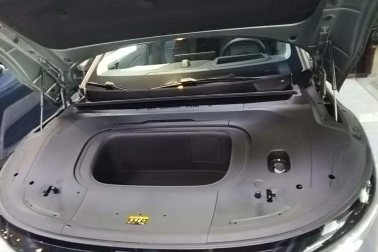 Used Zeekr 007 2025 Long-Range Rear-Wheel-Drive Intelligent Driving Version 100 kWh Engine Bay