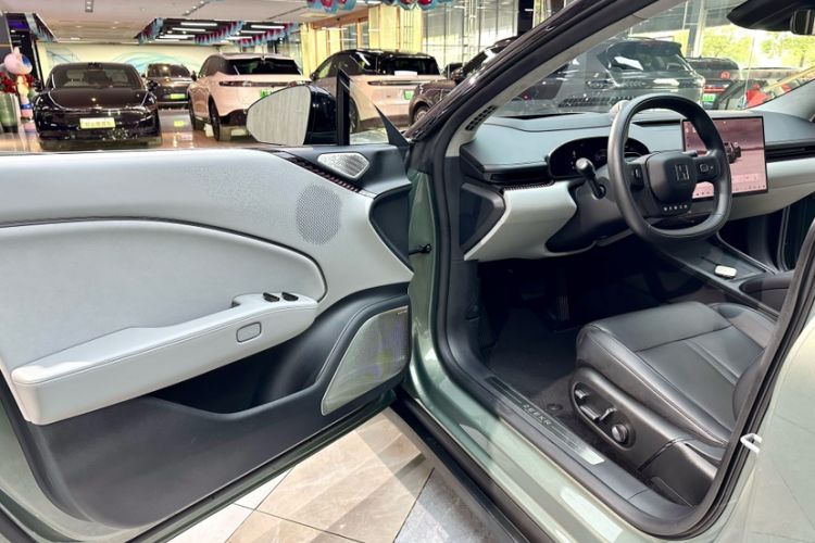 Used Zeekr 007 2025 Long-Range Rear-Wheel-Drive Intelligent Driving Version 100 kWh Interior 4