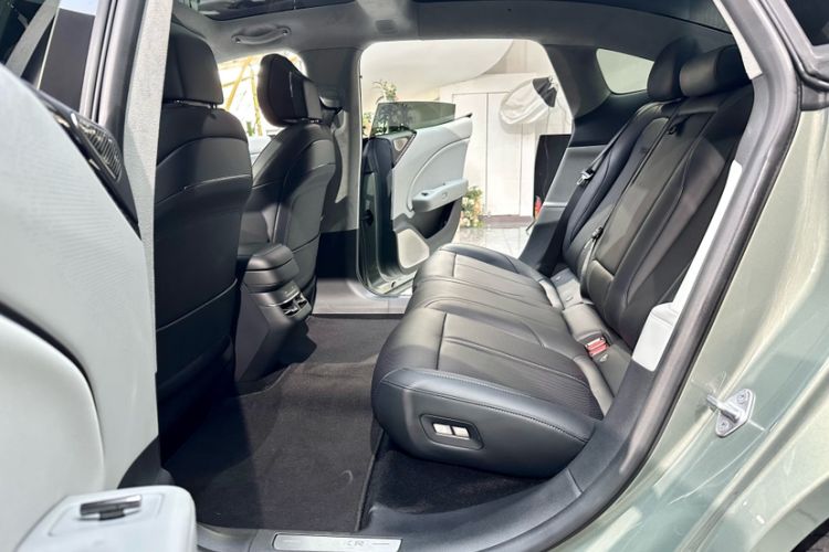 Used Zeekr 007 2025 Long-Range Rear-Wheel-Drive Intelligent Driving Version 100 kWh Interior 5
