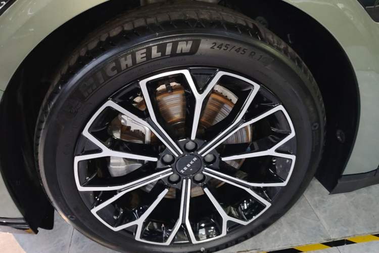 Used Zeekr 007 2025 Long-Range Rear-Wheel-Drive Intelligent Driving Version 100 kWh Left Front Wheel Hub